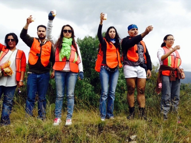  Health with pulque in Teotihuacan 